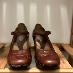 Clarks Artisan Mary Jane Style Heel